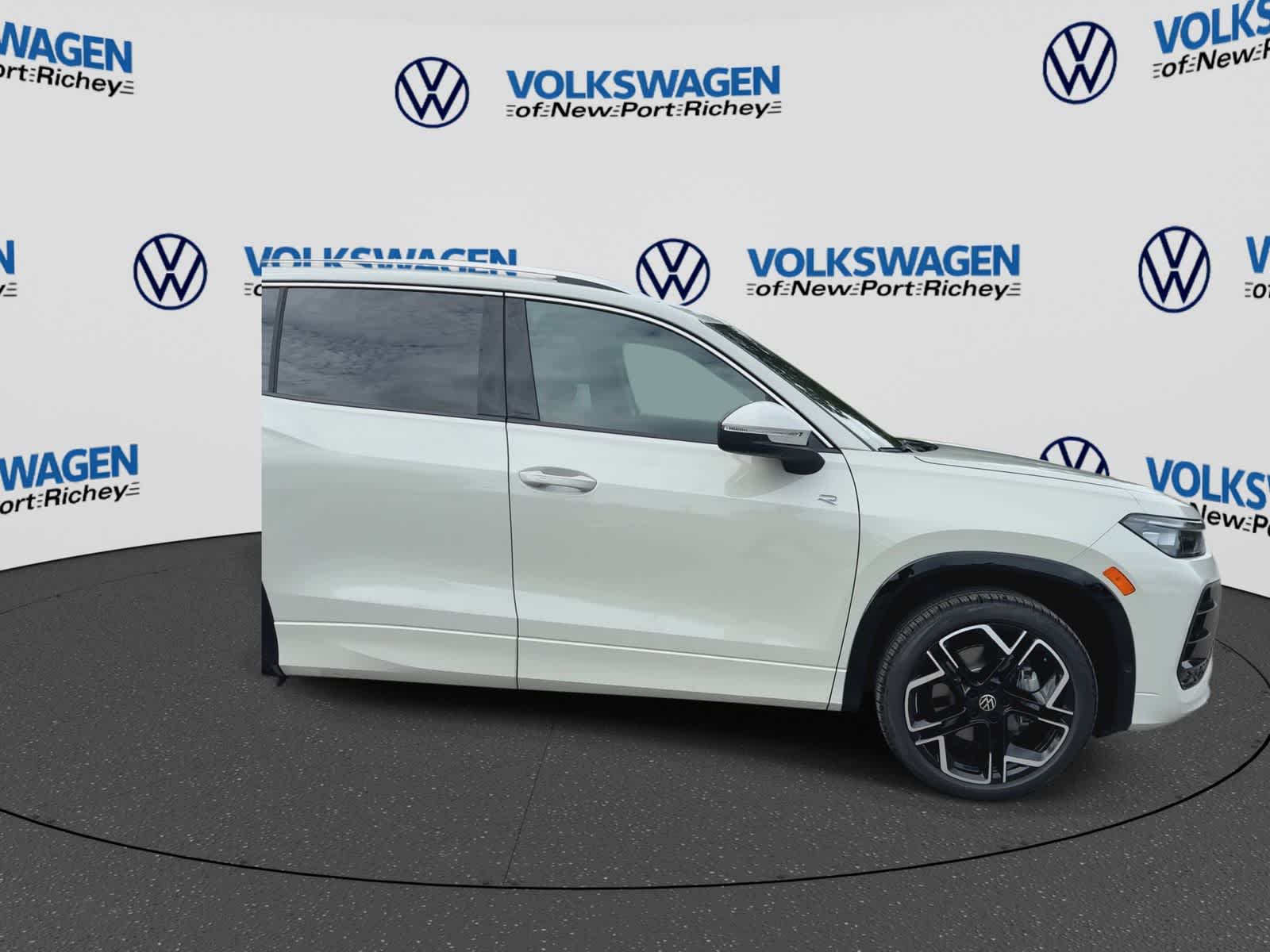 2026 Volkswagen Tiguan 2.0T SEL R-Line Turbo