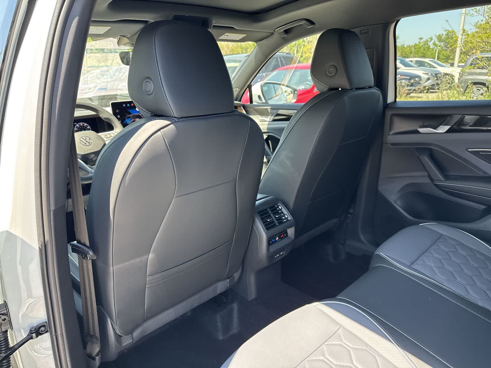 2026 Volkswagen Tiguan 2.0T SEL R-Line Turbo