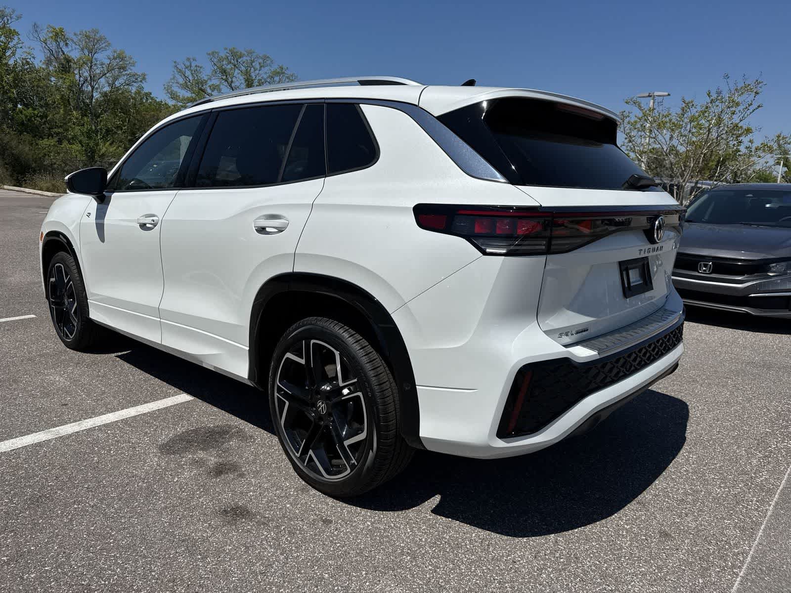 2026 Volkswagen Tiguan 2.0T SEL R-Line Turbo