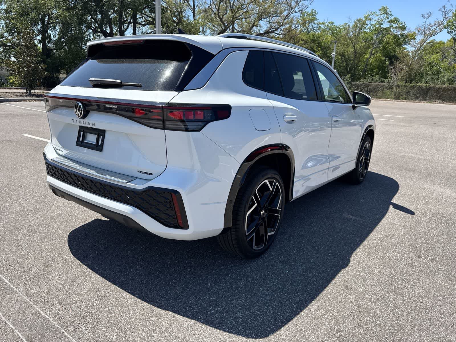 2026 Volkswagen Tiguan 2.0T SEL R-Line Turbo