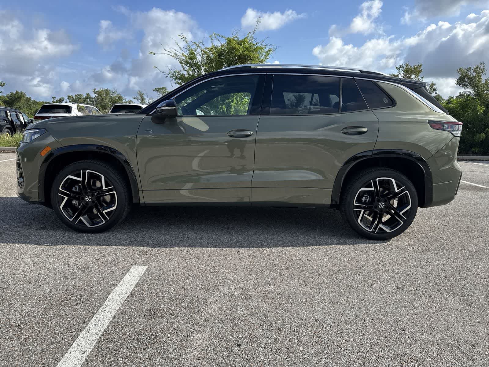 2026 Volkswagen Tiguan 2.0T SEL R-Line Turbo