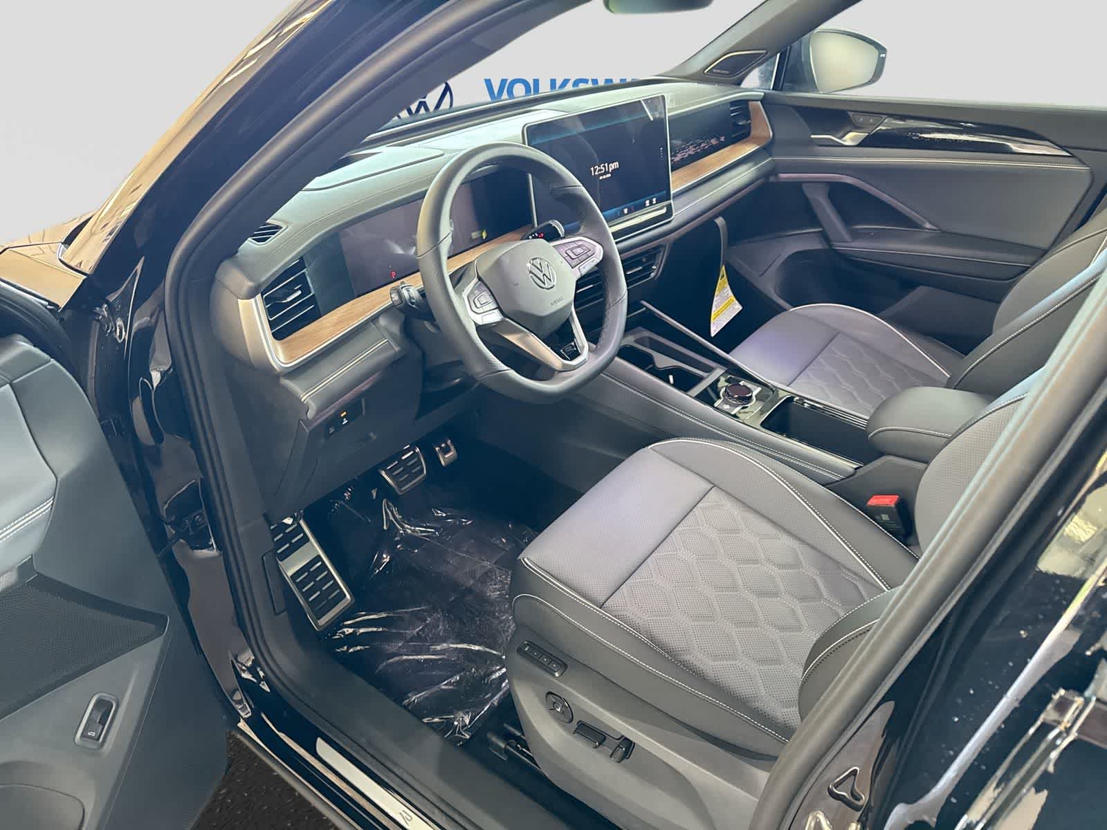 2026 Volkswagen Tiguan 2.0T SEL R-Line Turbo
