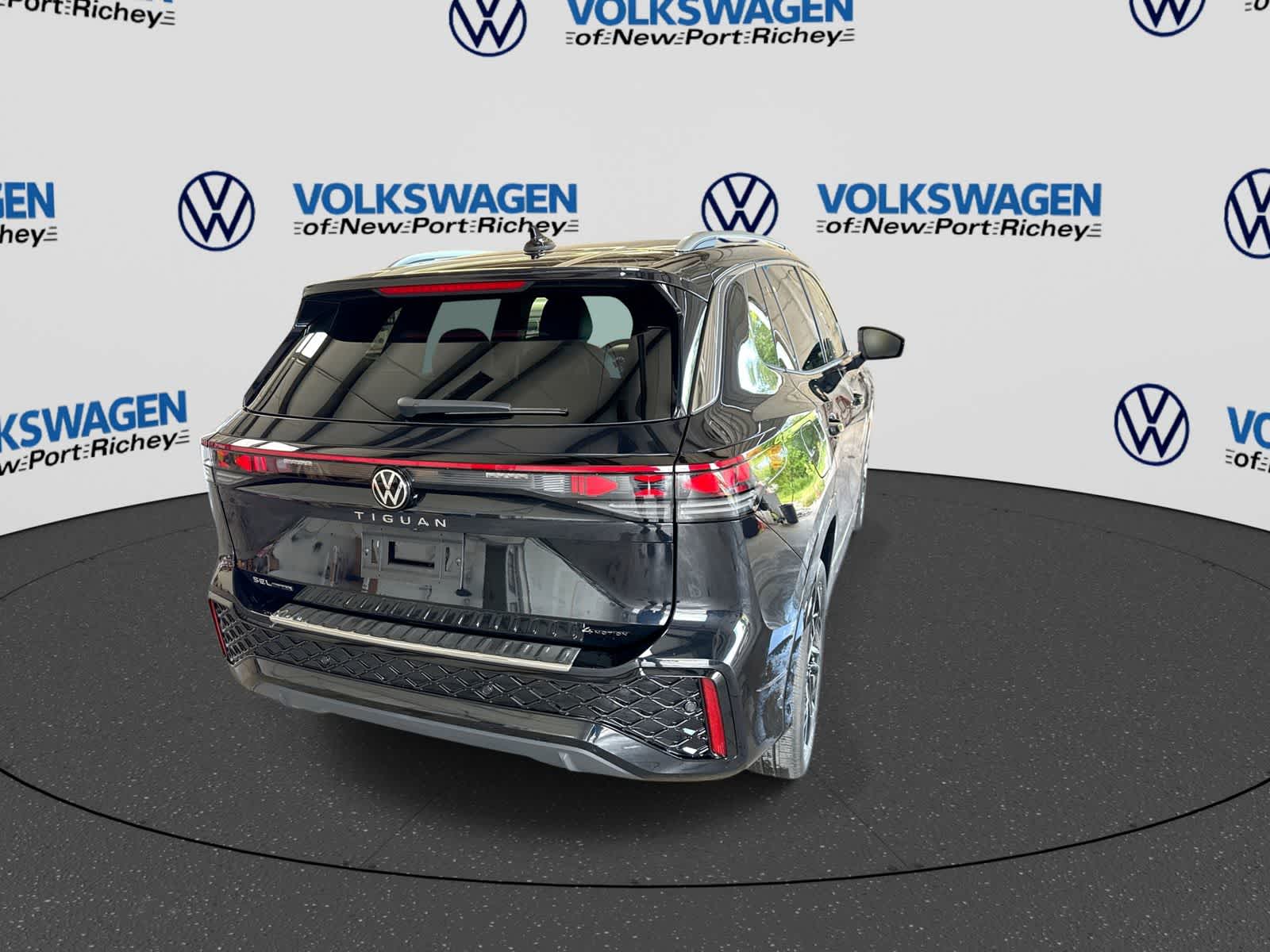 2026 Volkswagen Tiguan 2.0T SEL R-Line Turbo