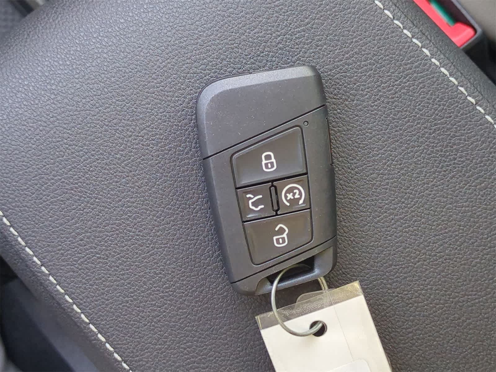 2025 Volkswagen Taos 1.5T SE