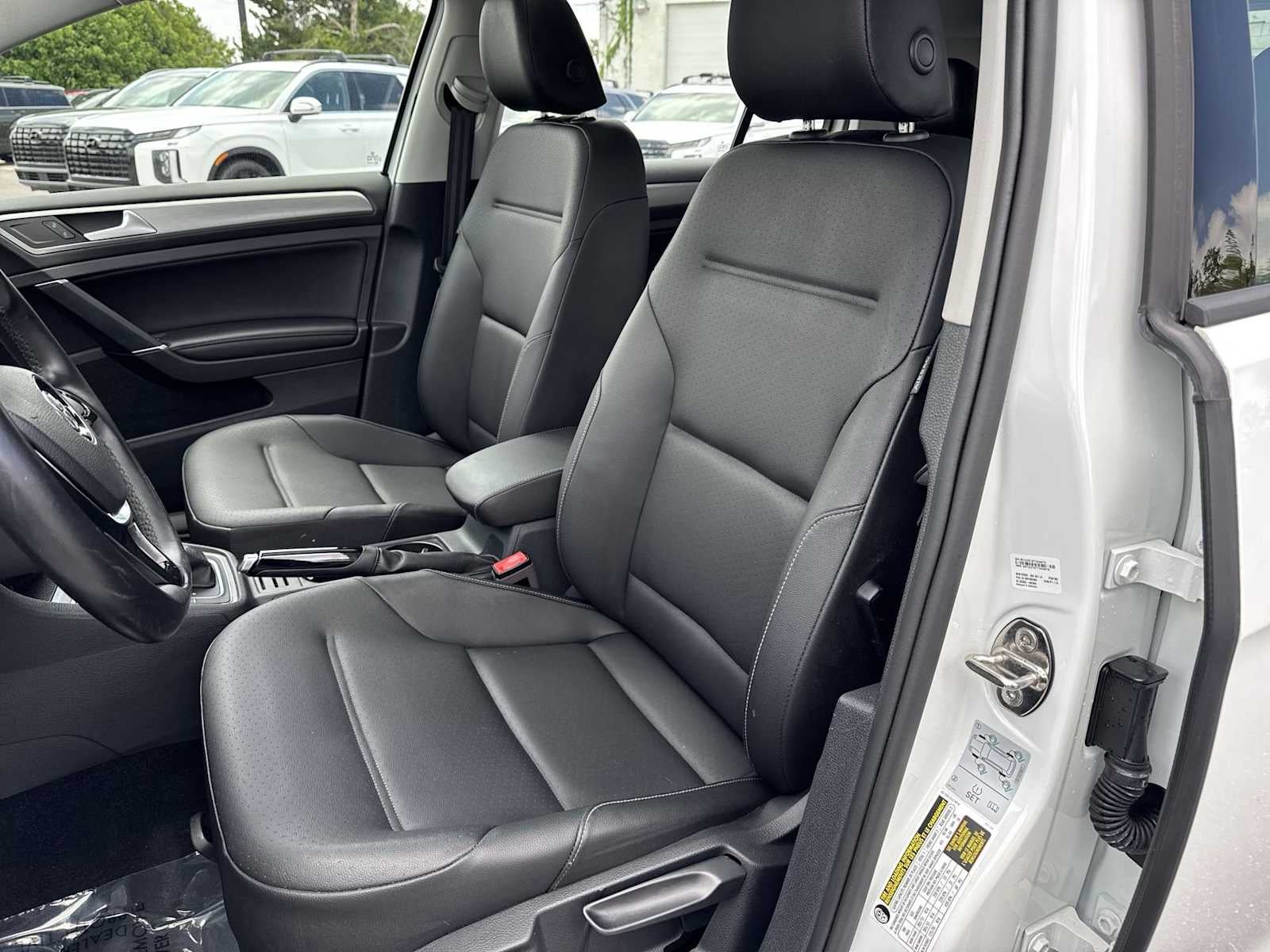 2017 Volkswagen Golf Base