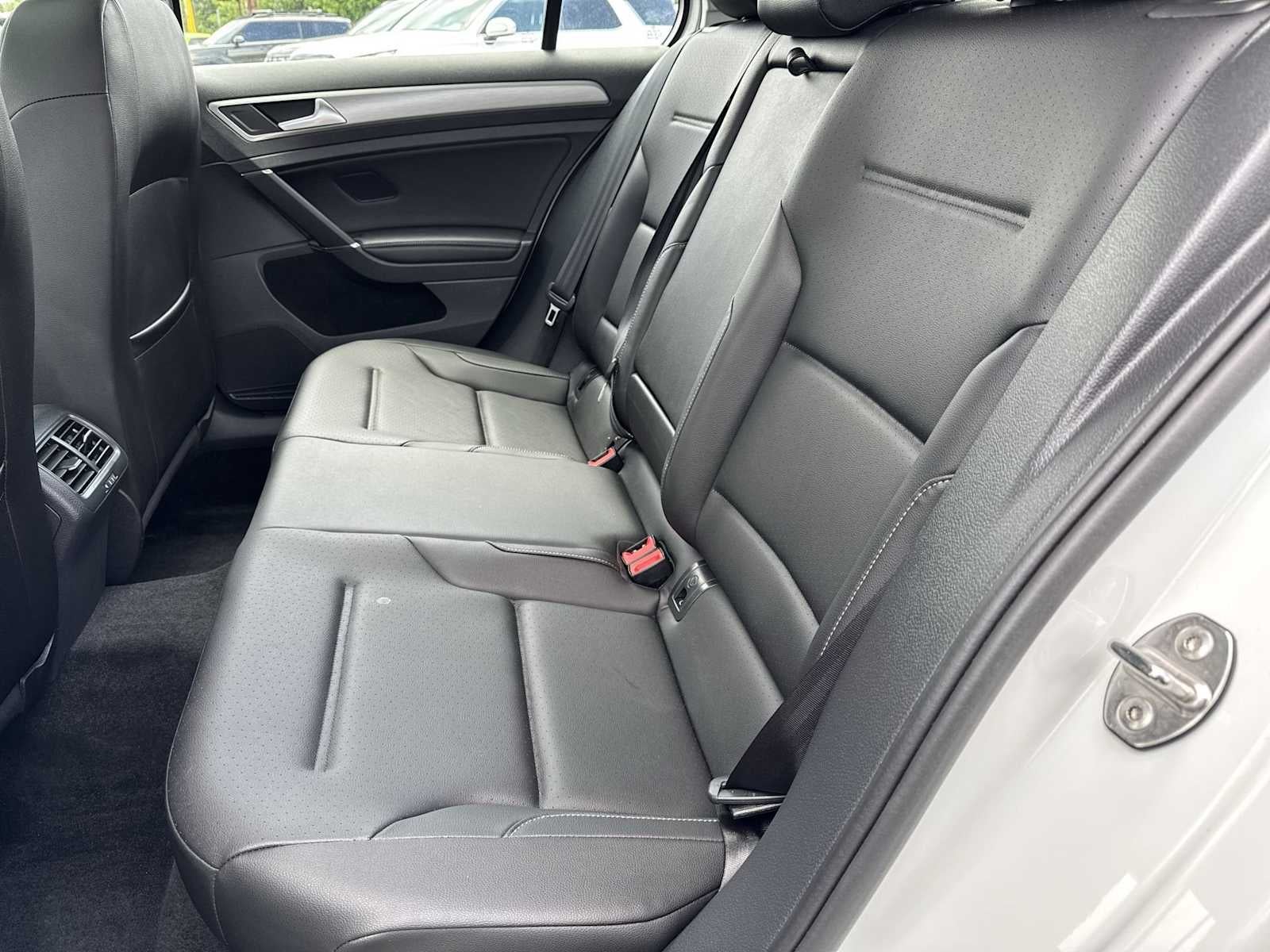 2017 Volkswagen Golf Base