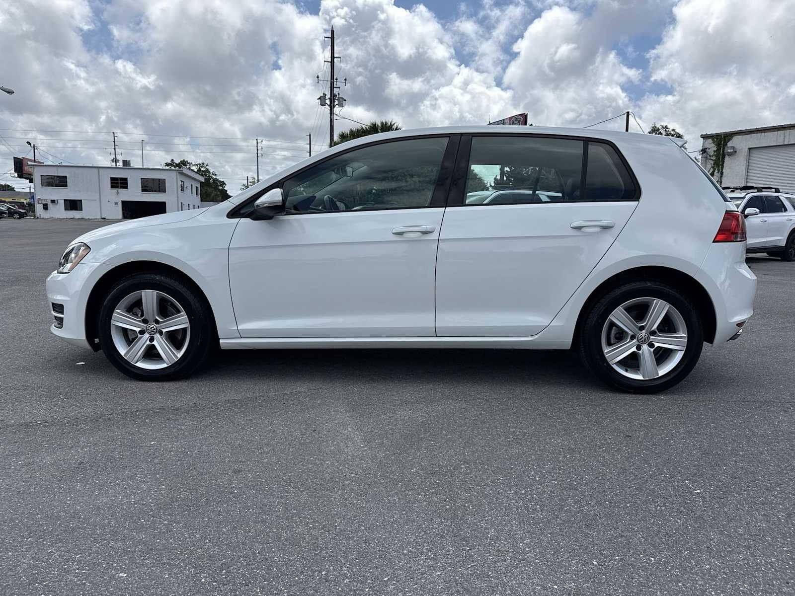 2017 Volkswagen Golf Base