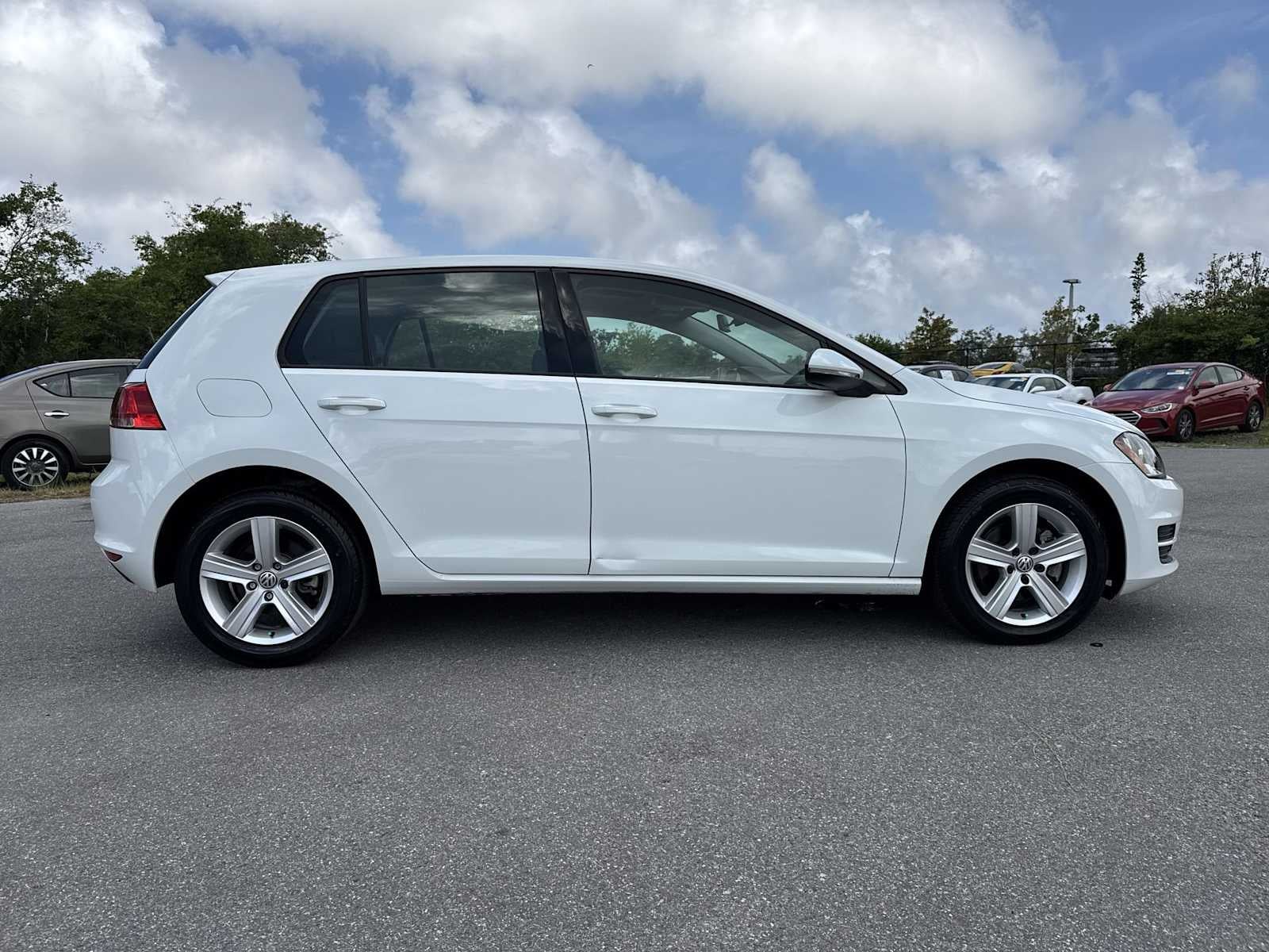 2017 Volkswagen Golf Base