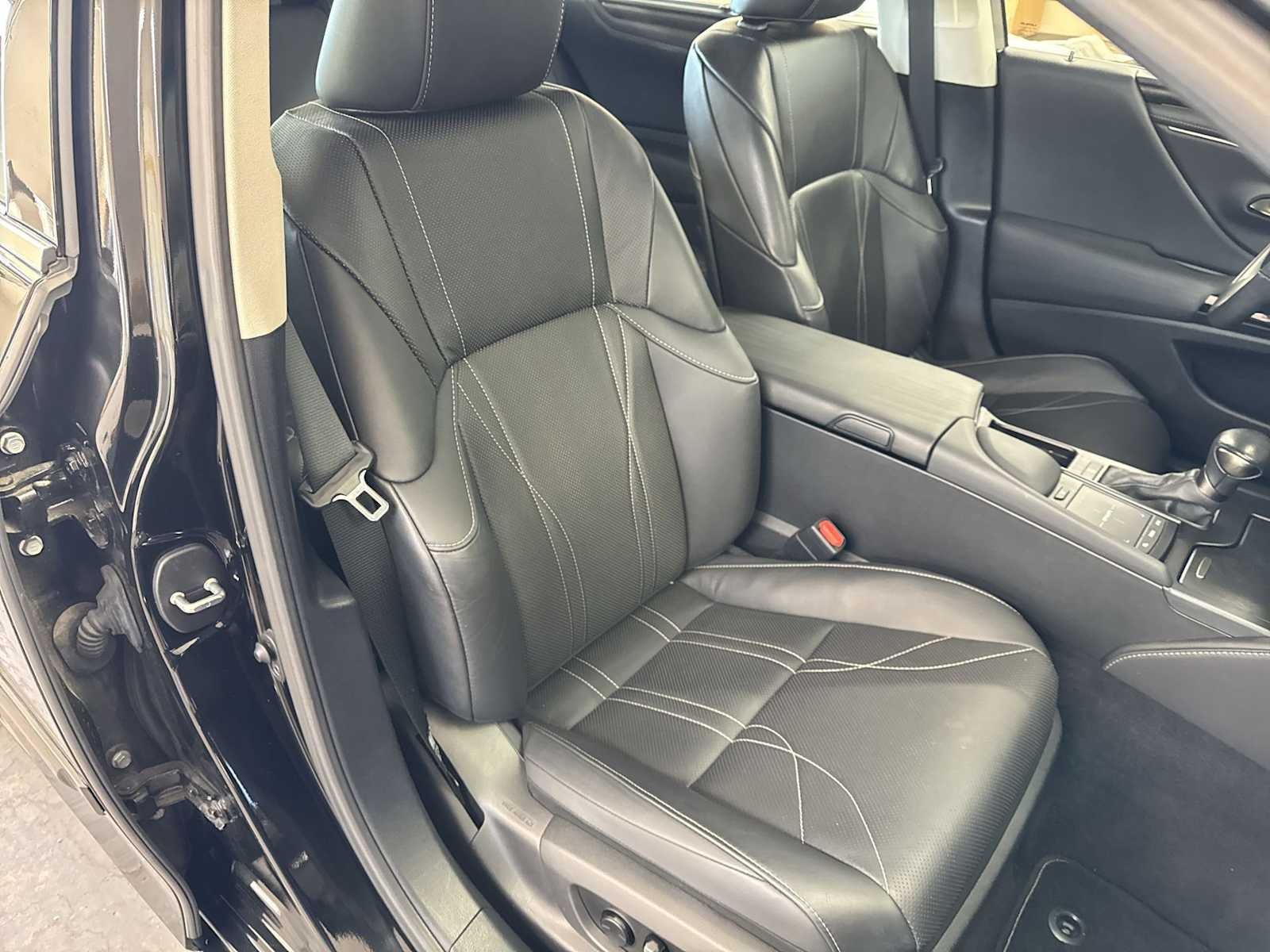 2022 Lexus ES Ultra Luxury