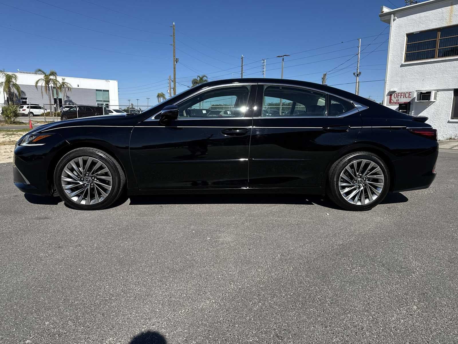 2022 Lexus ES Ultra Luxury