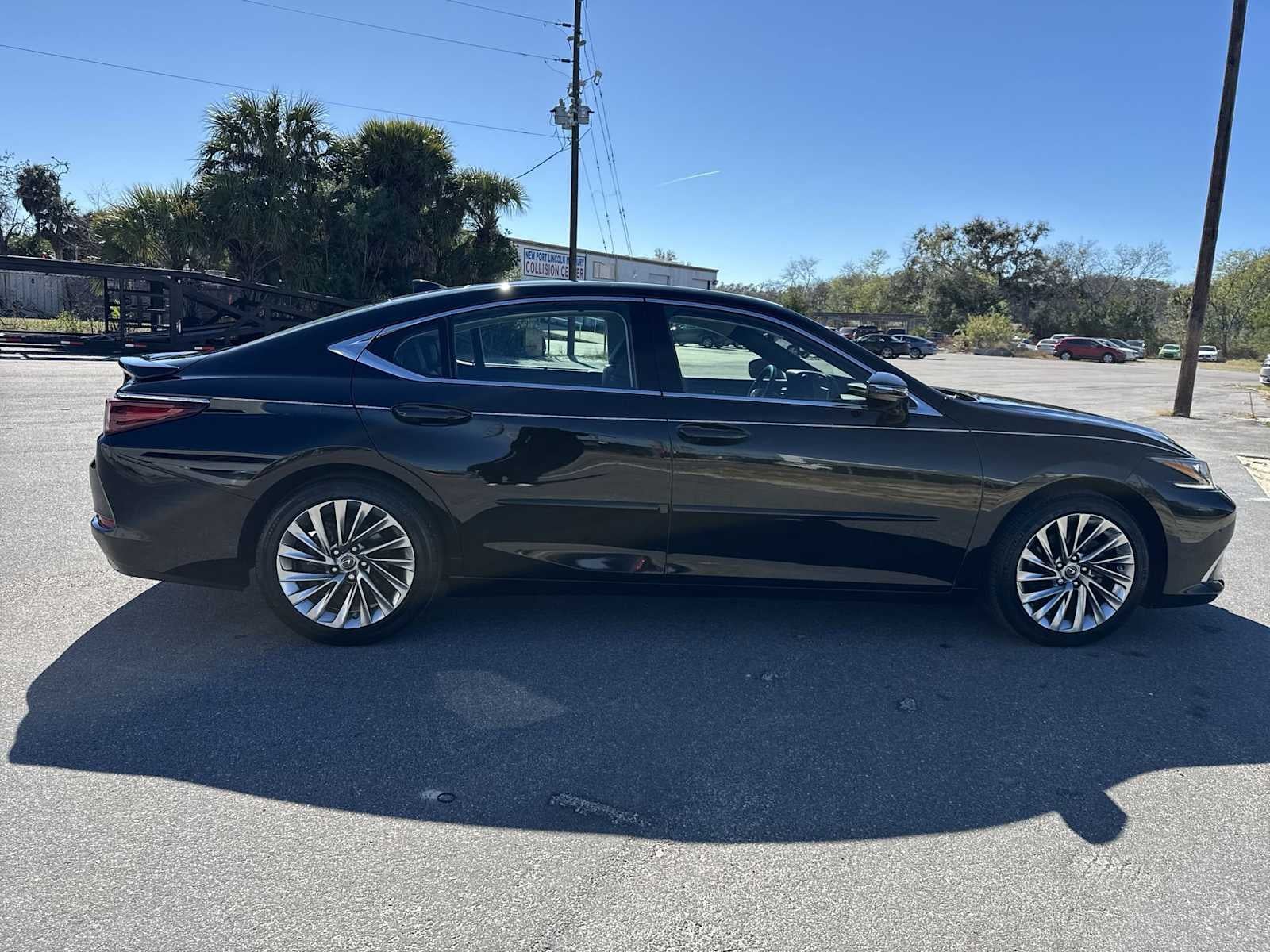 2022 Lexus ES Ultra Luxury