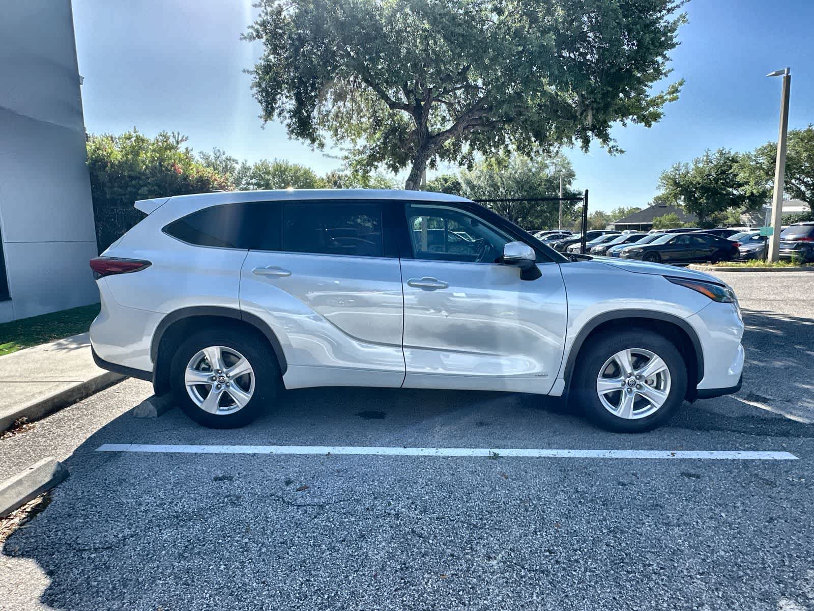 2022 Toyota Highlander Hybrid LE