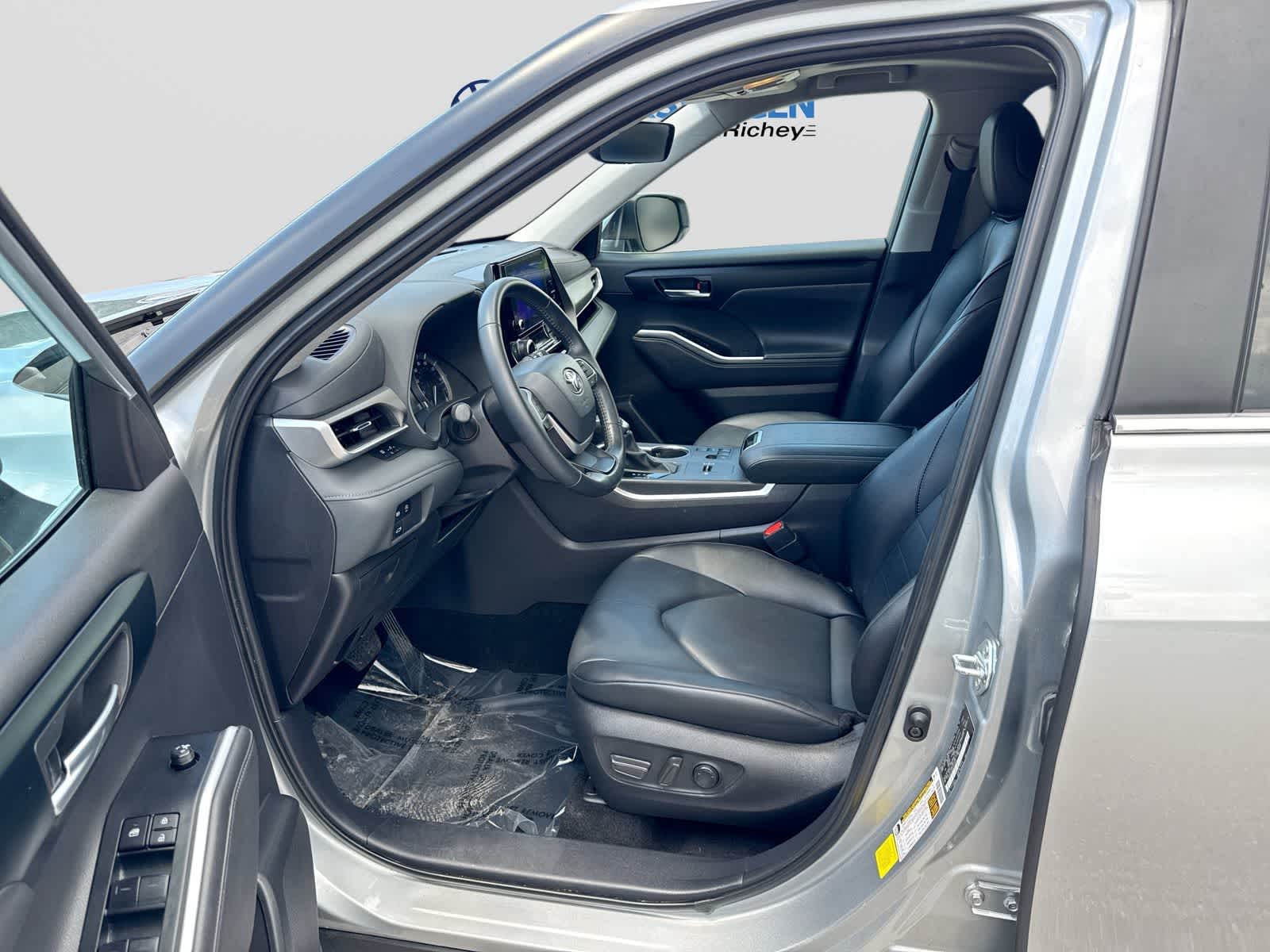 2025 Toyota Highlander XLE
