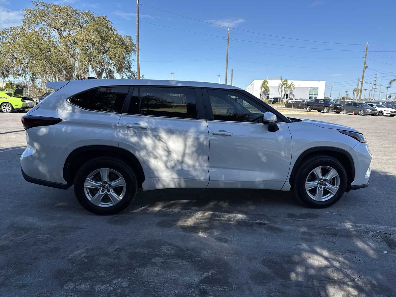 2024 Toyota Highlander LE