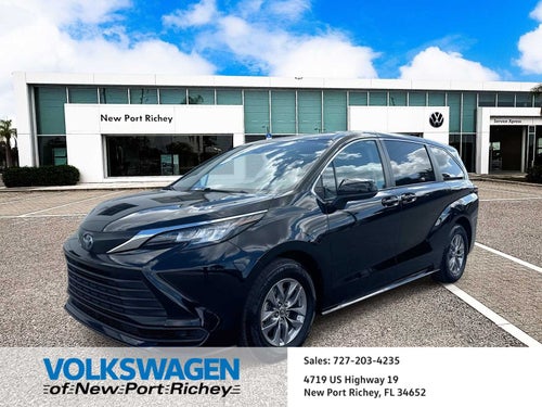 2023 Toyota Sienna LE