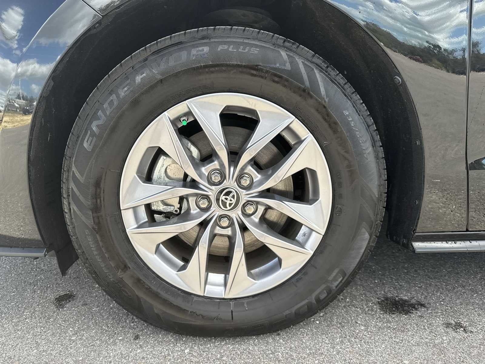 2023 Toyota Sienna LE