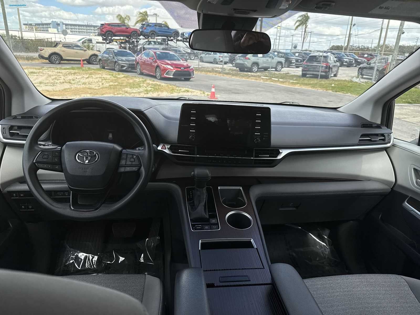 2023 Toyota Sienna LE