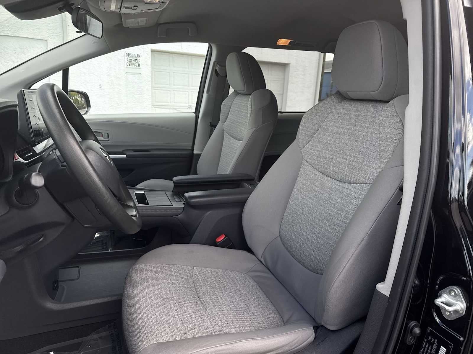 2023 Toyota Sienna LE