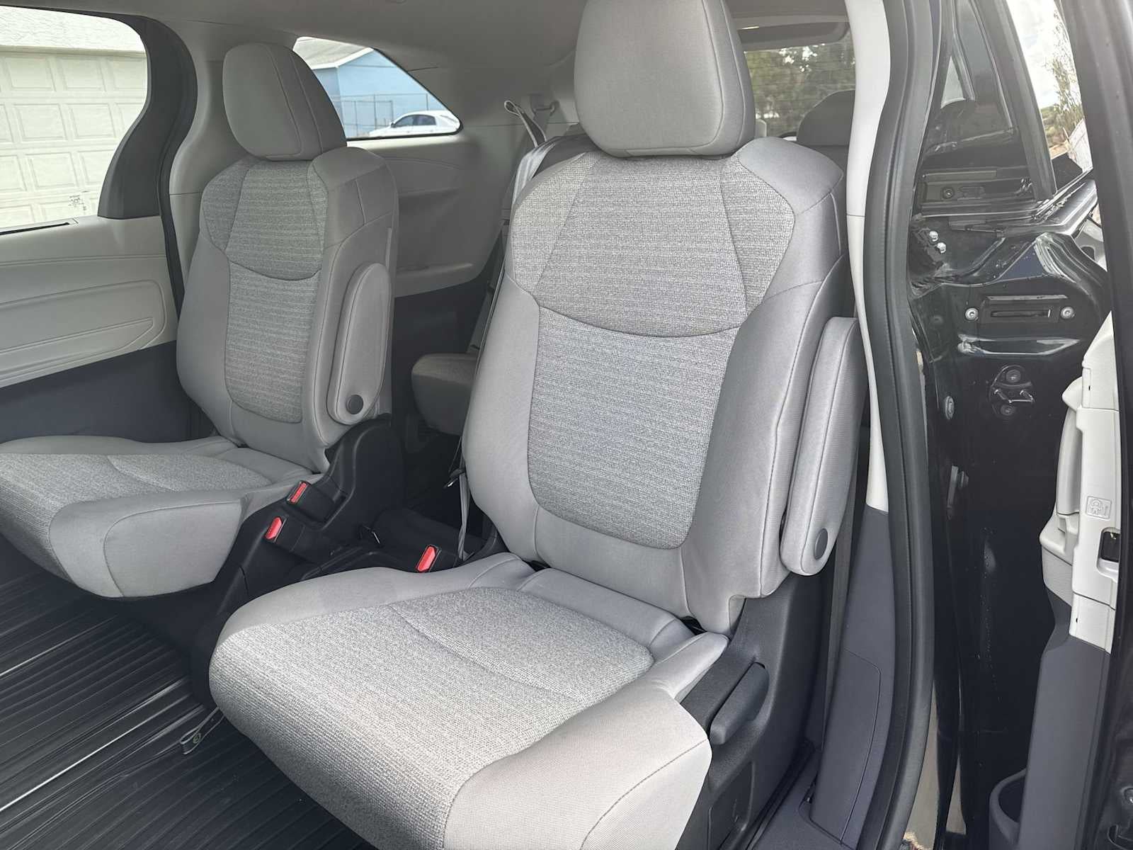 2023 Toyota Sienna LE