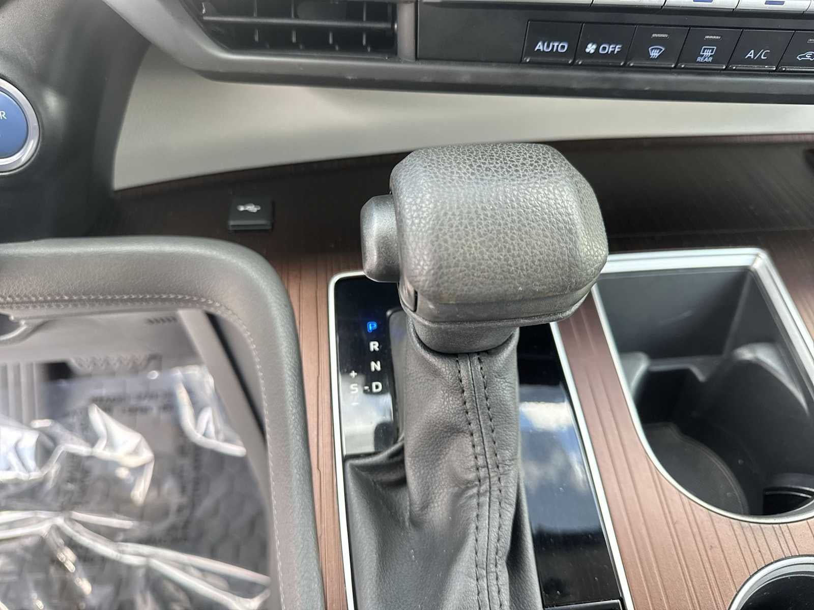 2023 Toyota Sienna LE