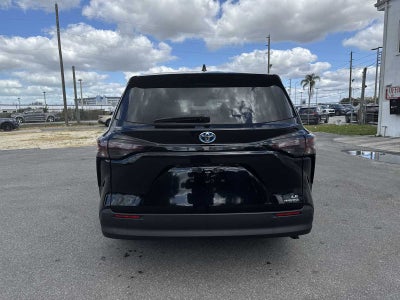2023 Toyota Sienna LE