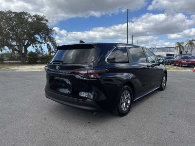 2023 Toyota Sienna LE