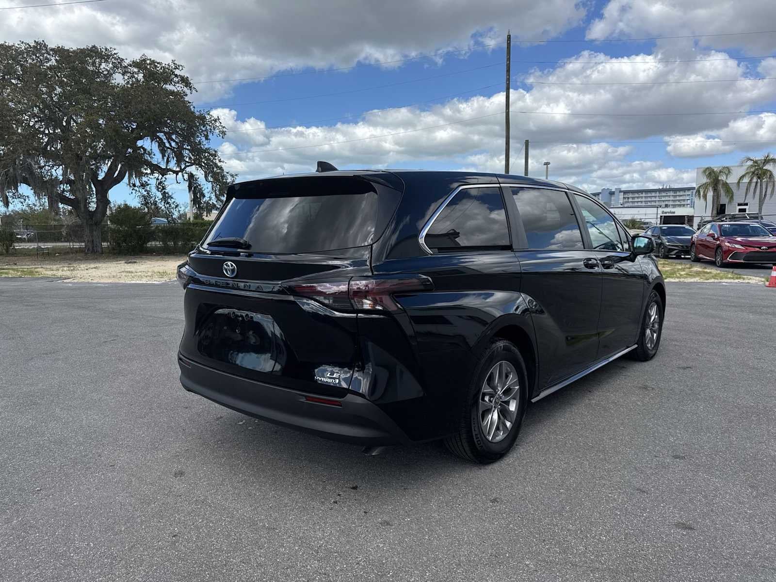 2023 Toyota Sienna LE