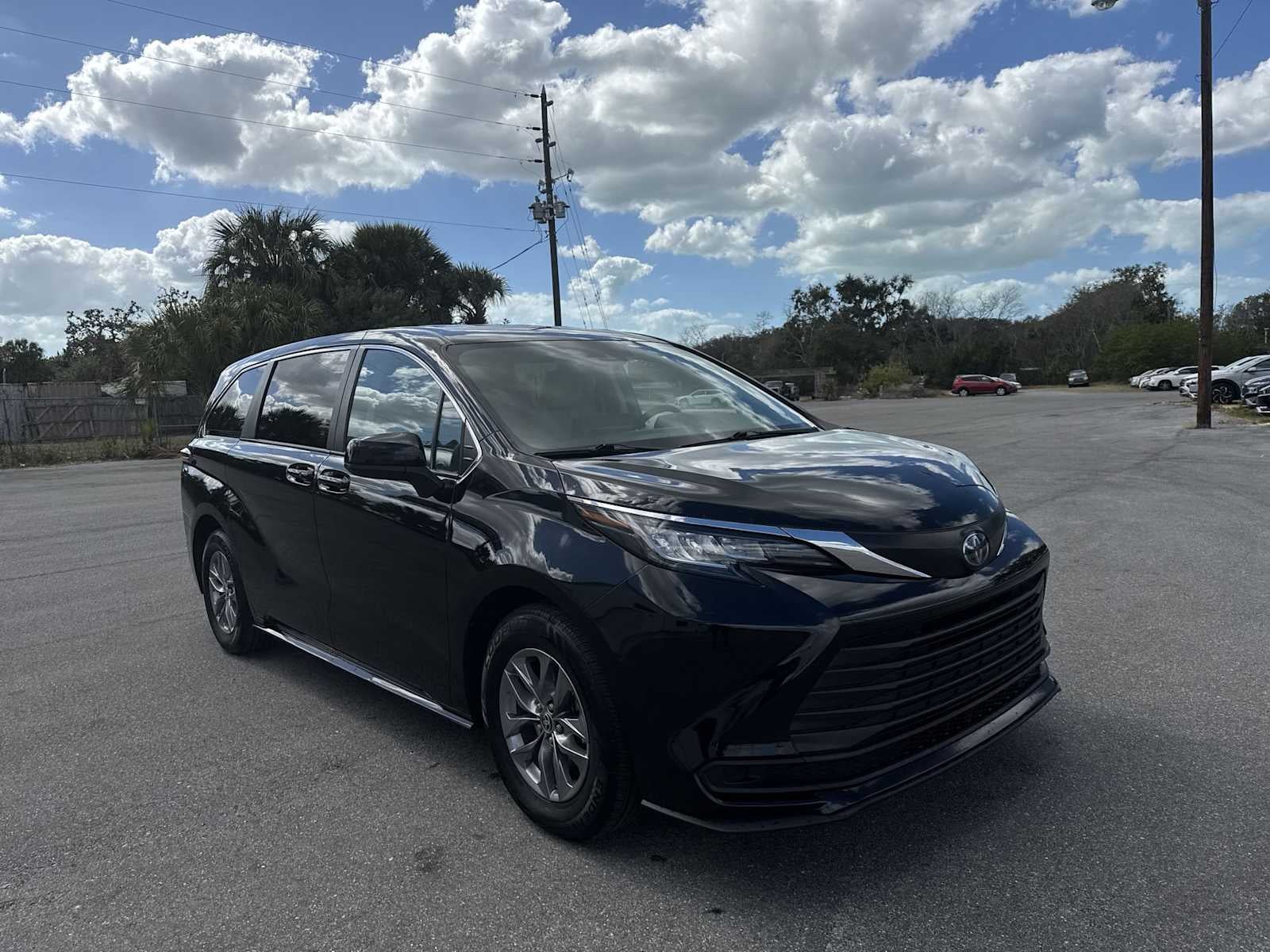 2023 Toyota Sienna LE