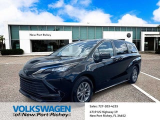 2023 Toyota Sienna LE