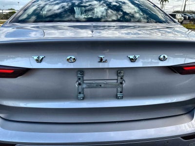 2023 Volvo S60 Recharge Plug-In Hybrid Plus Dark Theme