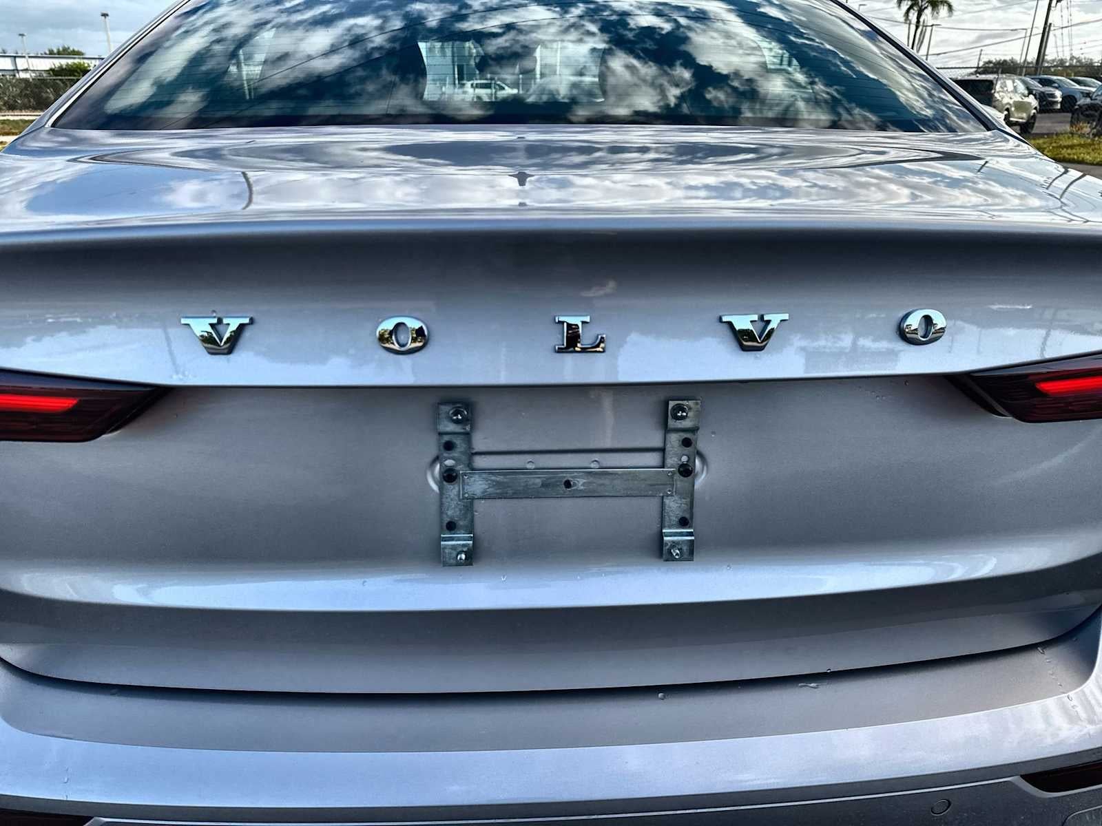 2023 Volvo S60 Recharge Plug-In Hybrid Plus Dark Theme