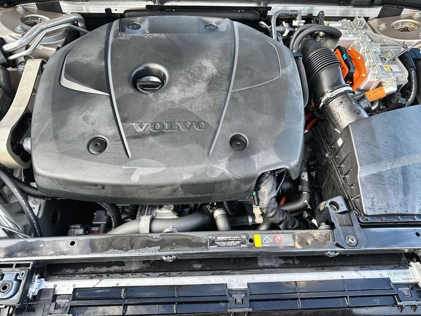 2023 Volvo S60 Recharge Plug-In Hybrid Plus Dark Theme