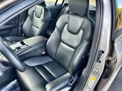 2023 Volvo S60 Recharge Plug-In Hybrid Plus Dark Theme