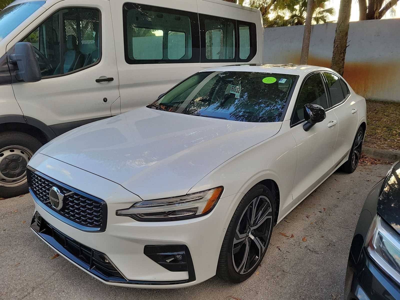 2023 Volvo S60 Ultimate Dark Theme