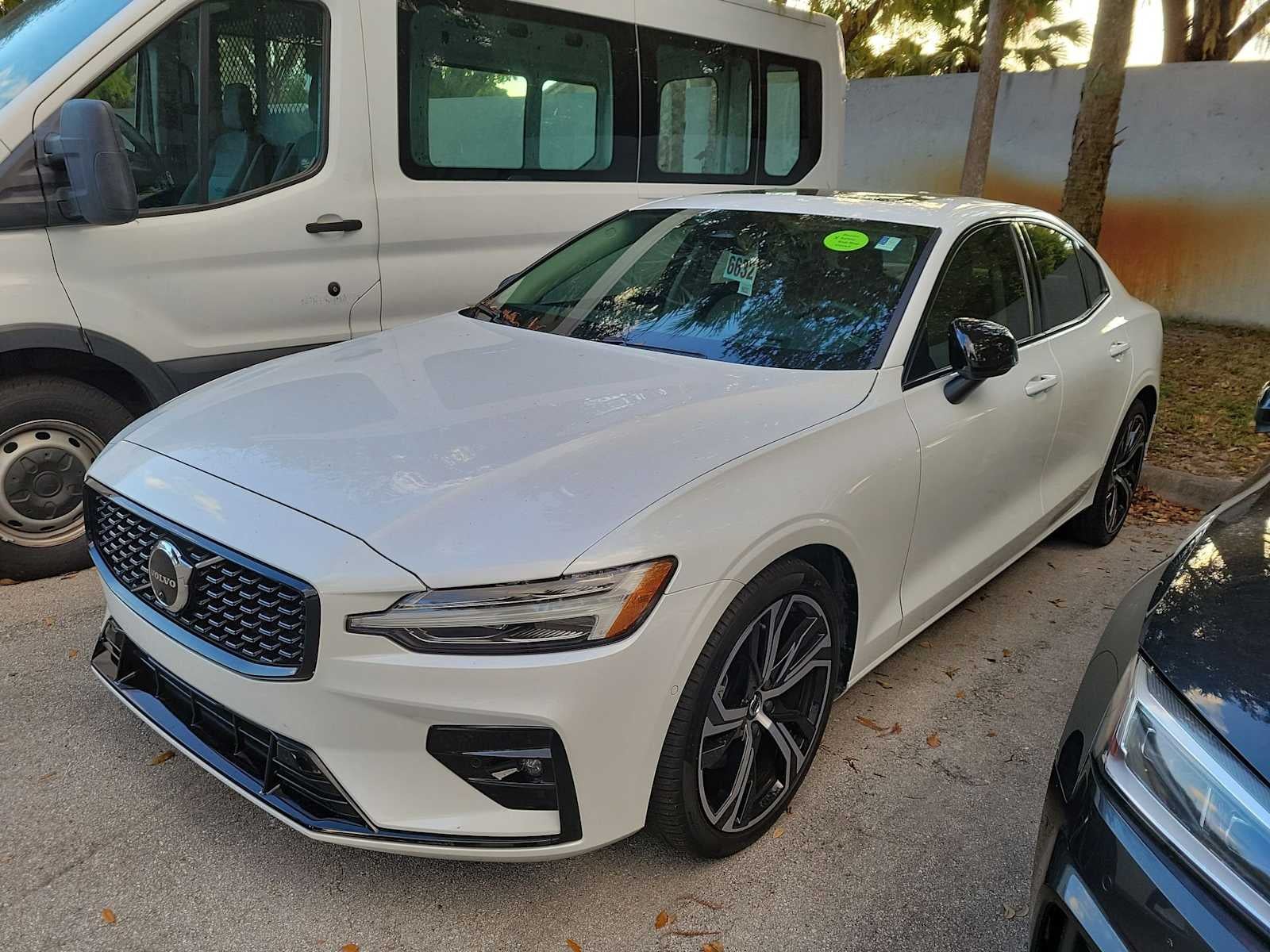 2023 Volvo S60 Ultimate Dark Theme
