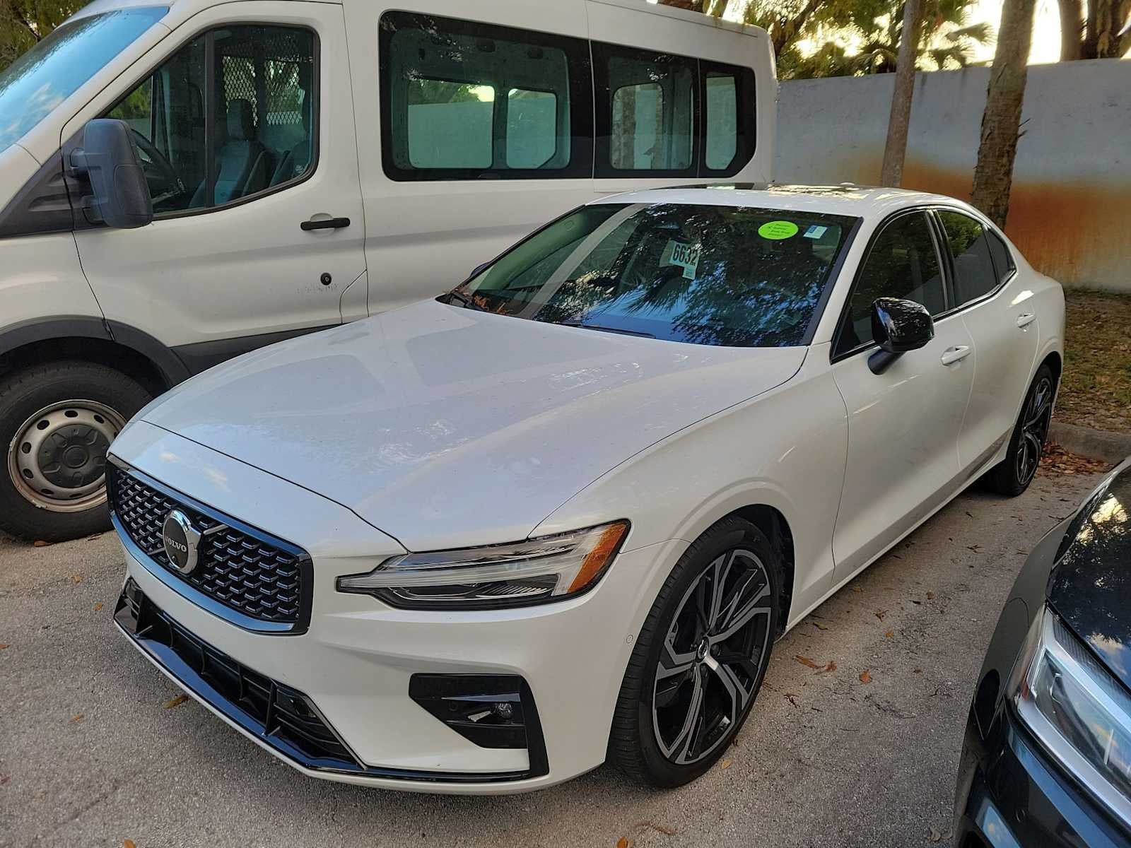 2023 Volvo S60 Ultimate Dark Theme