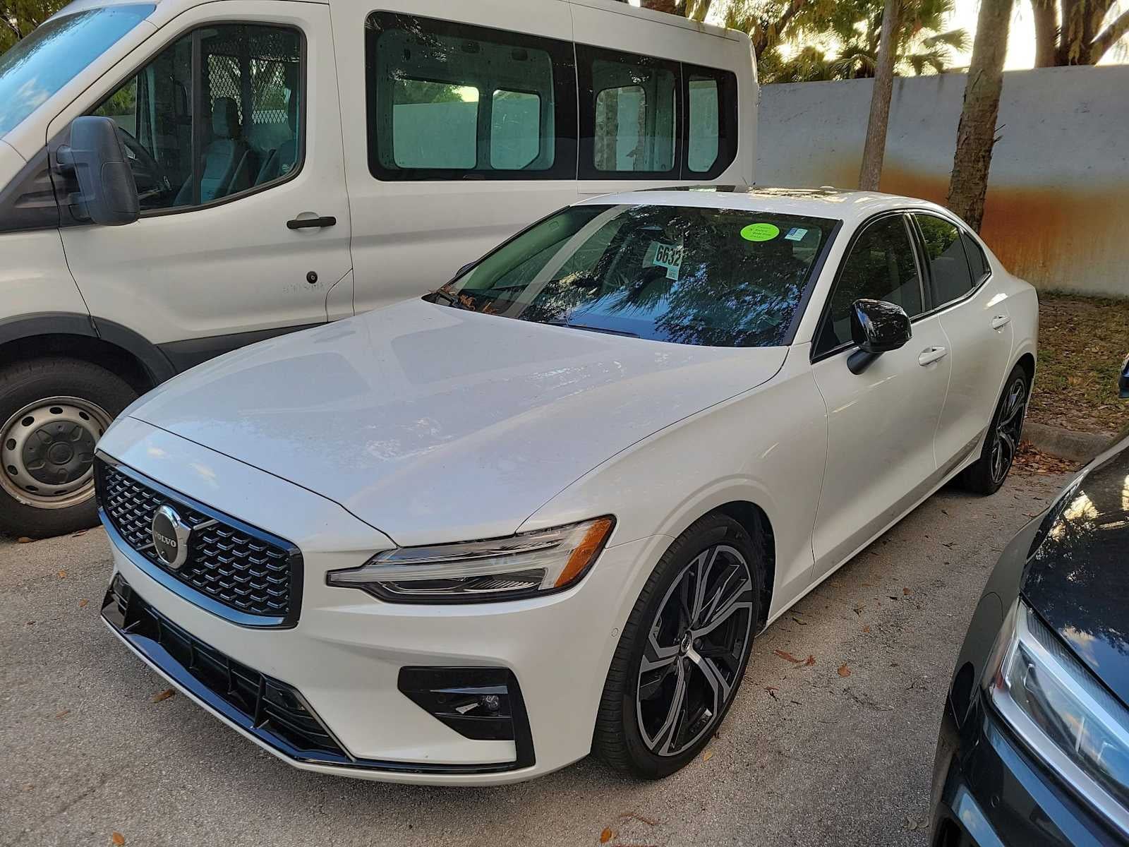 2023 Volvo S60 Ultimate Dark Theme