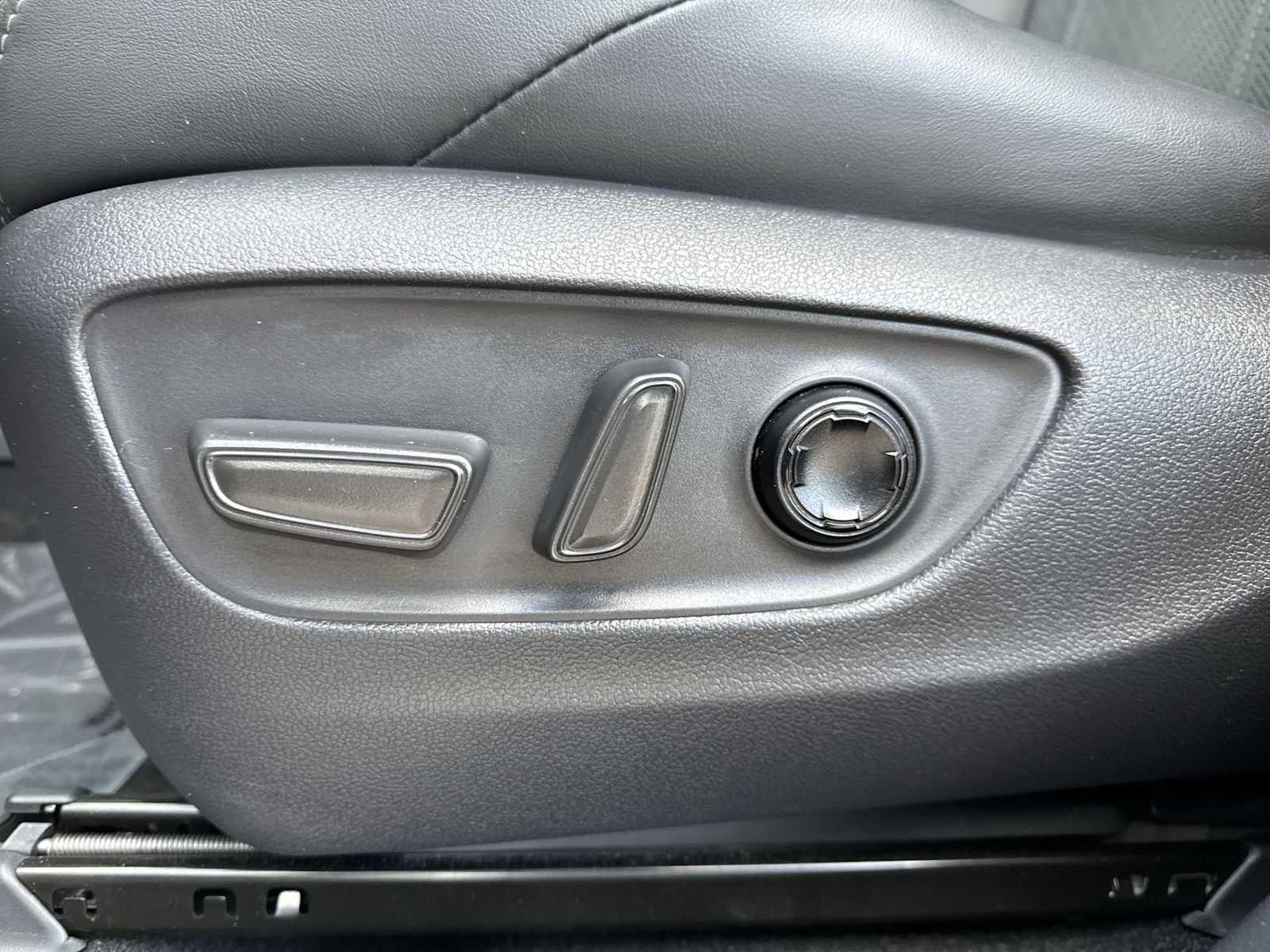 2024 Toyota Venza LE