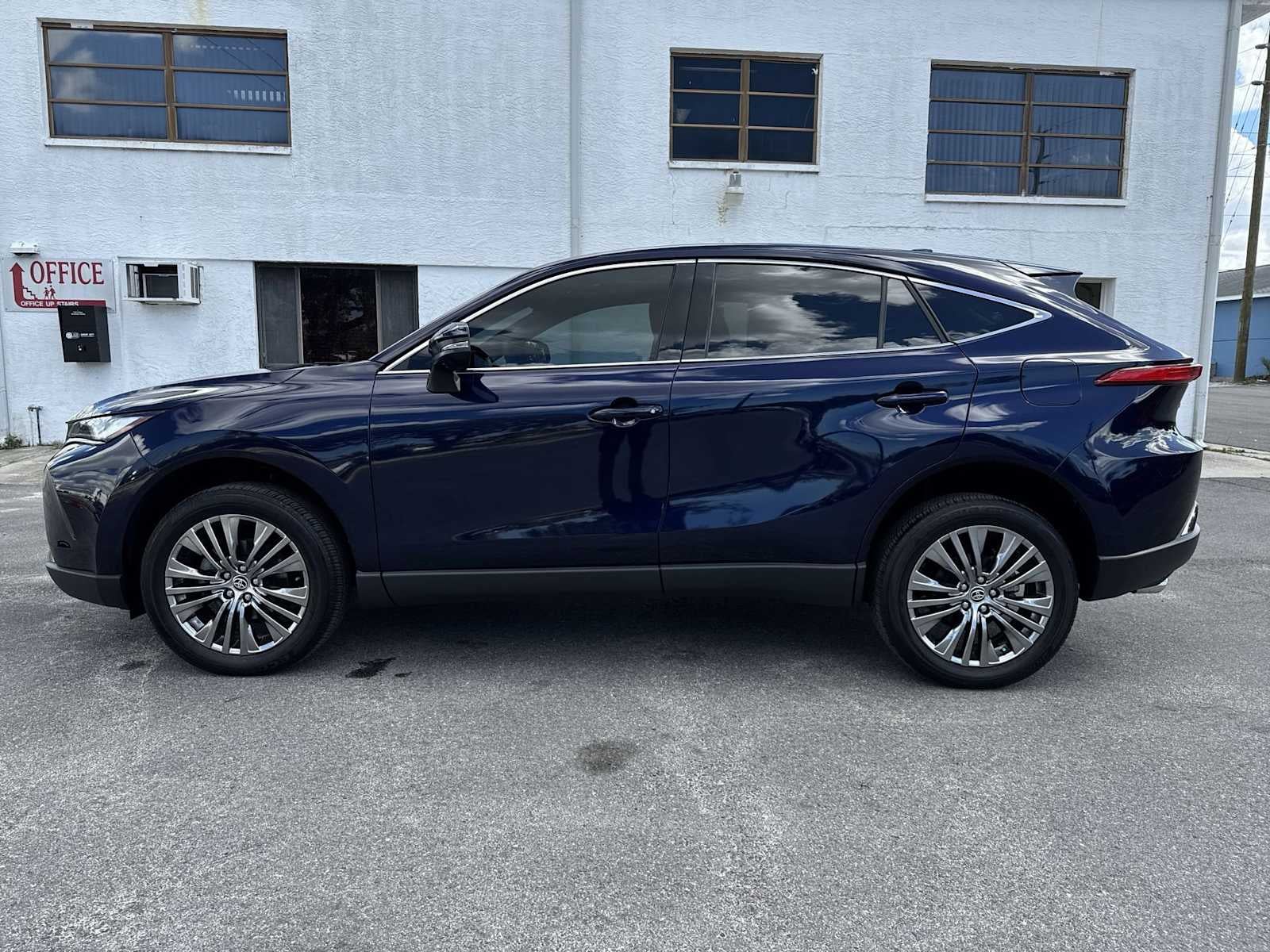 2024 Toyota Venza LE