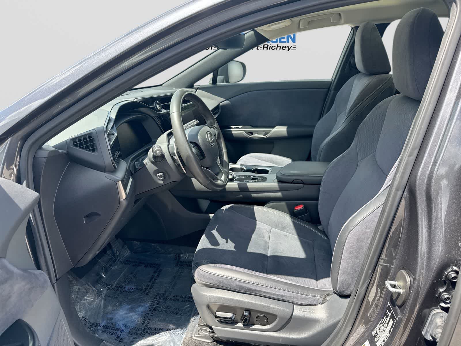 2023 Lexus RZ 450e Luxury