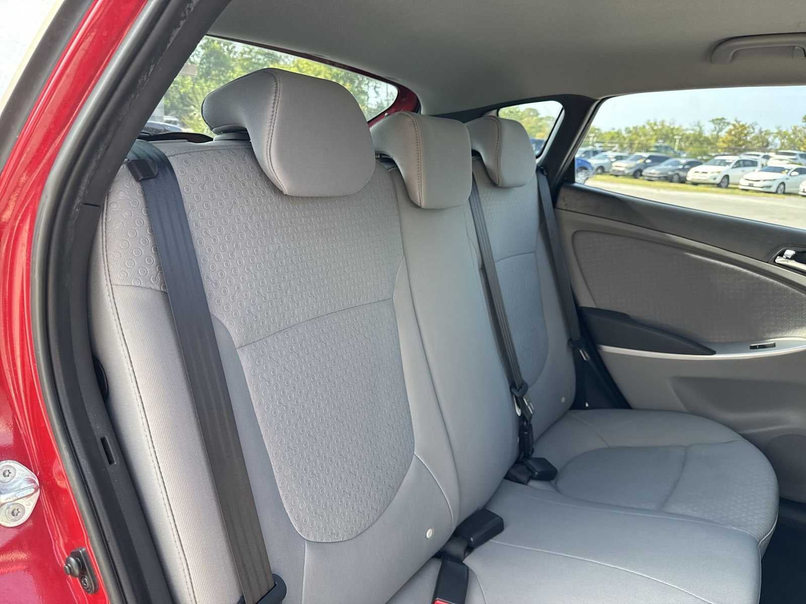 2013 Hyundai Accent 5-Door SE