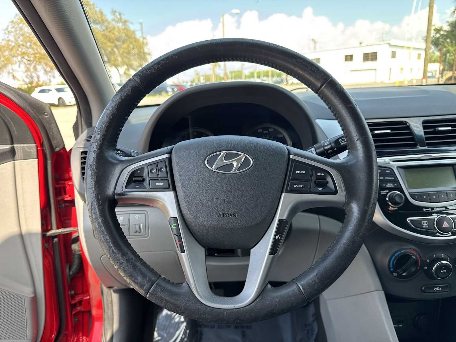 2013 Hyundai Accent 5-Door SE