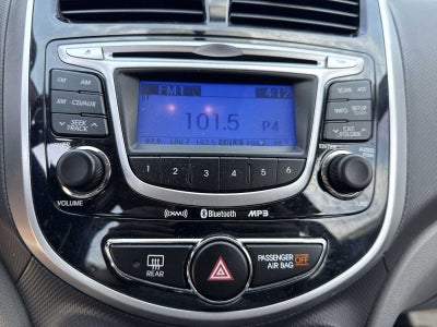 2013 Hyundai Accent 5-Door SE