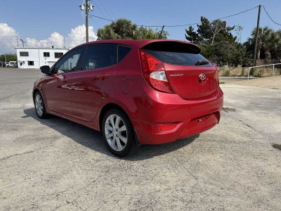 2013 Hyundai Accent 5-Door SE