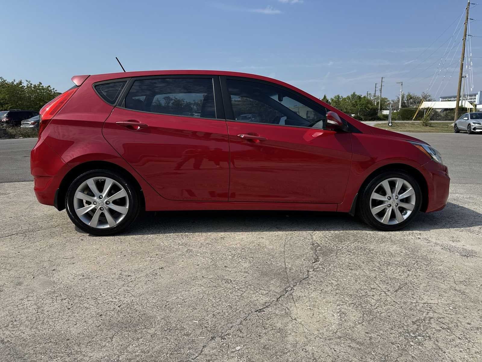 2013 Hyundai Accent 5-Door SE