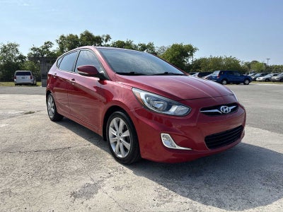 2013 Hyundai Accent 5-Door SE
