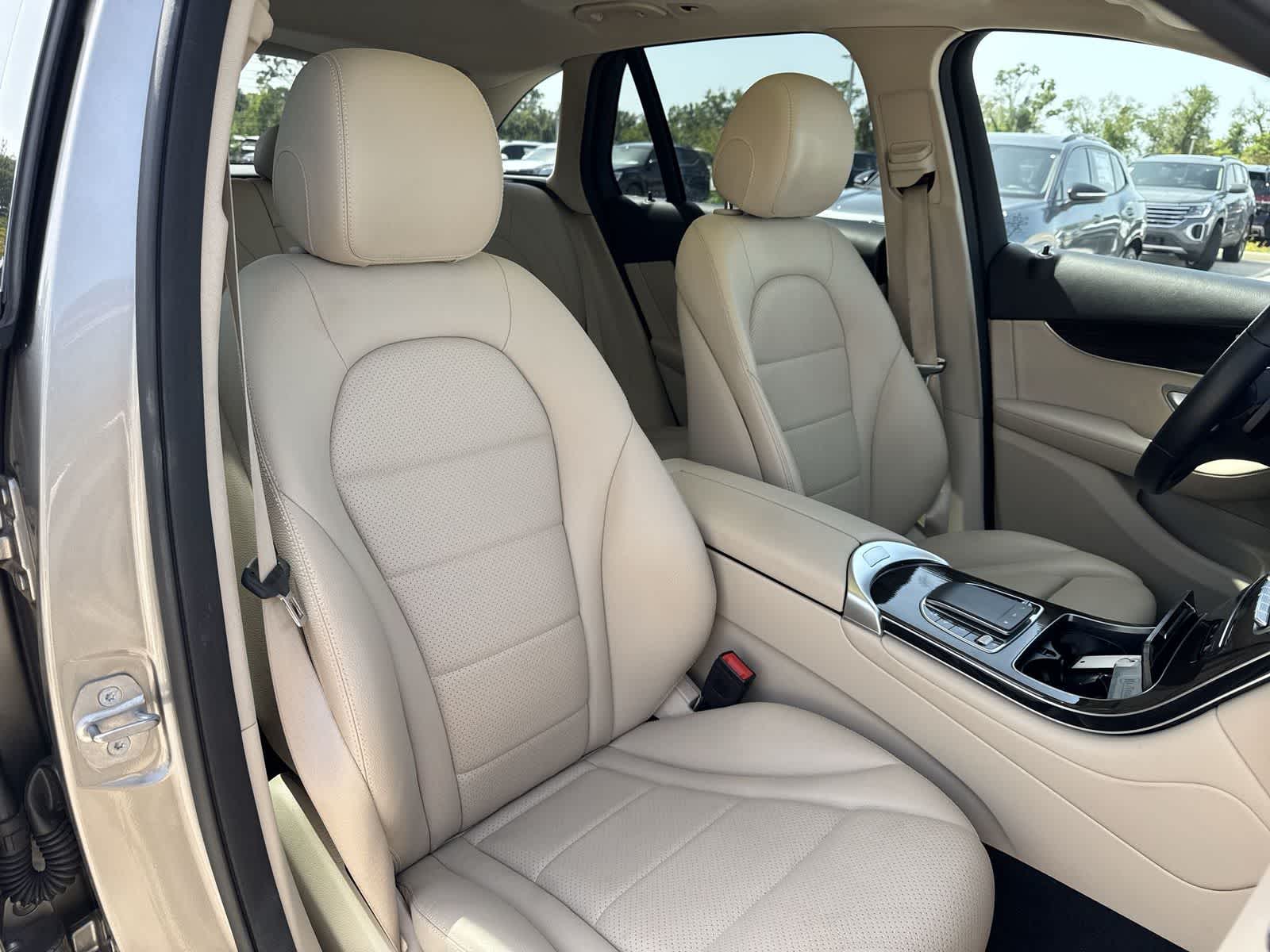 2021 Mercedes-Benz GLC 300 GLC 300