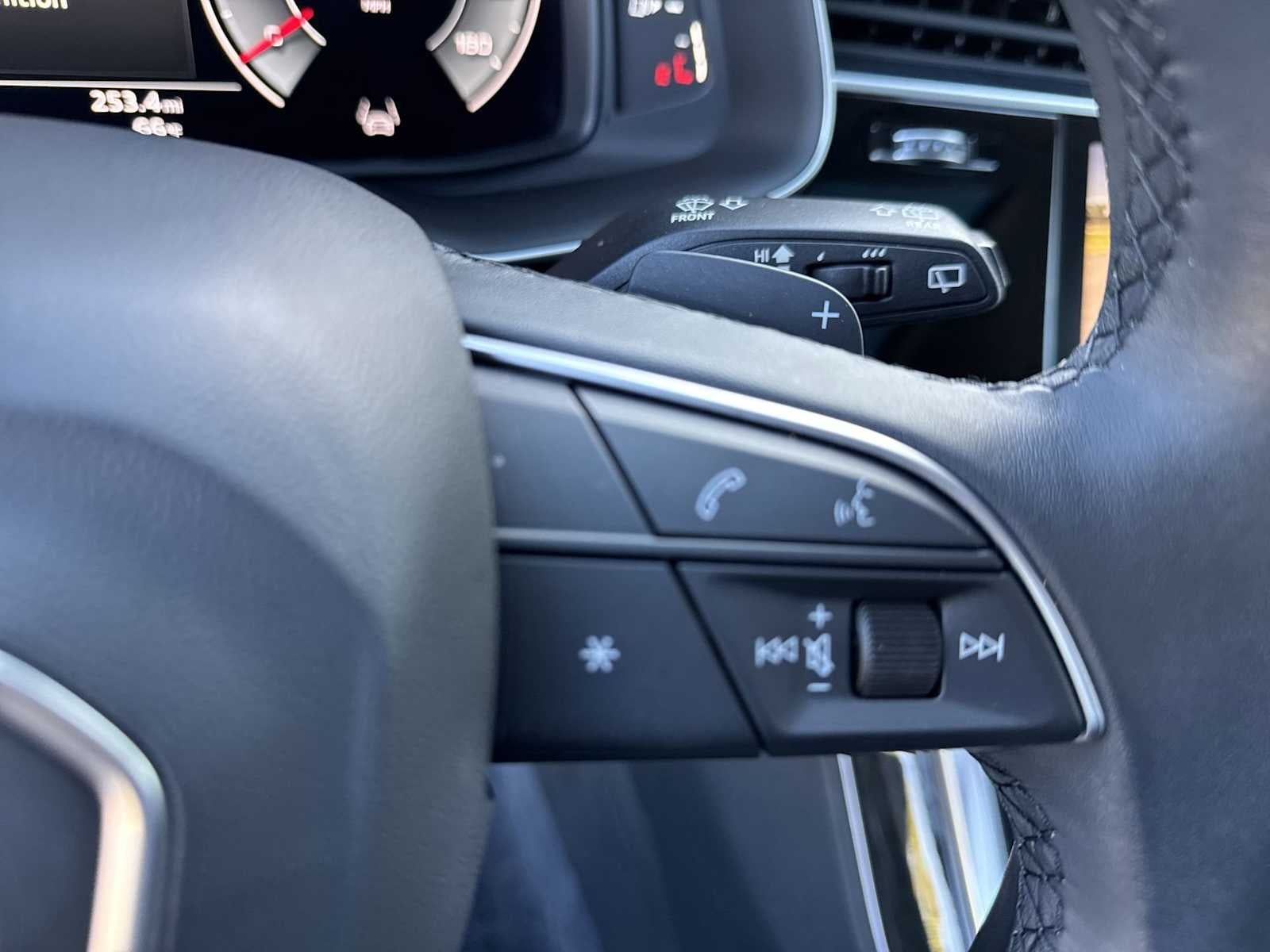 2023 Audi Q7 Premium Plus