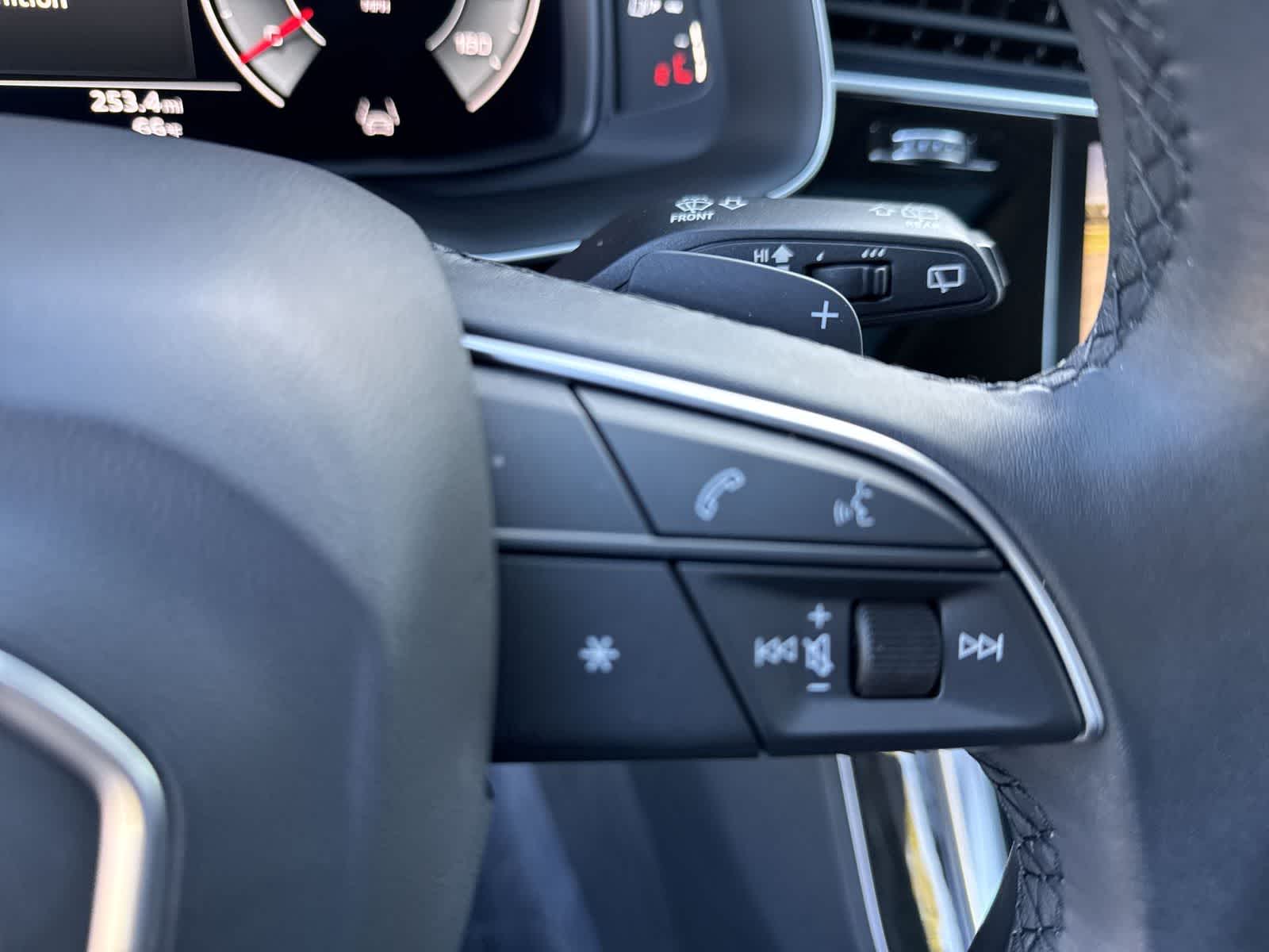 2023 Audi Q7 Premium Plus