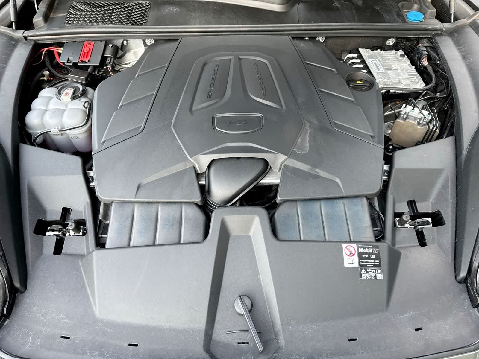 2025 Porsche Cayenne AWD